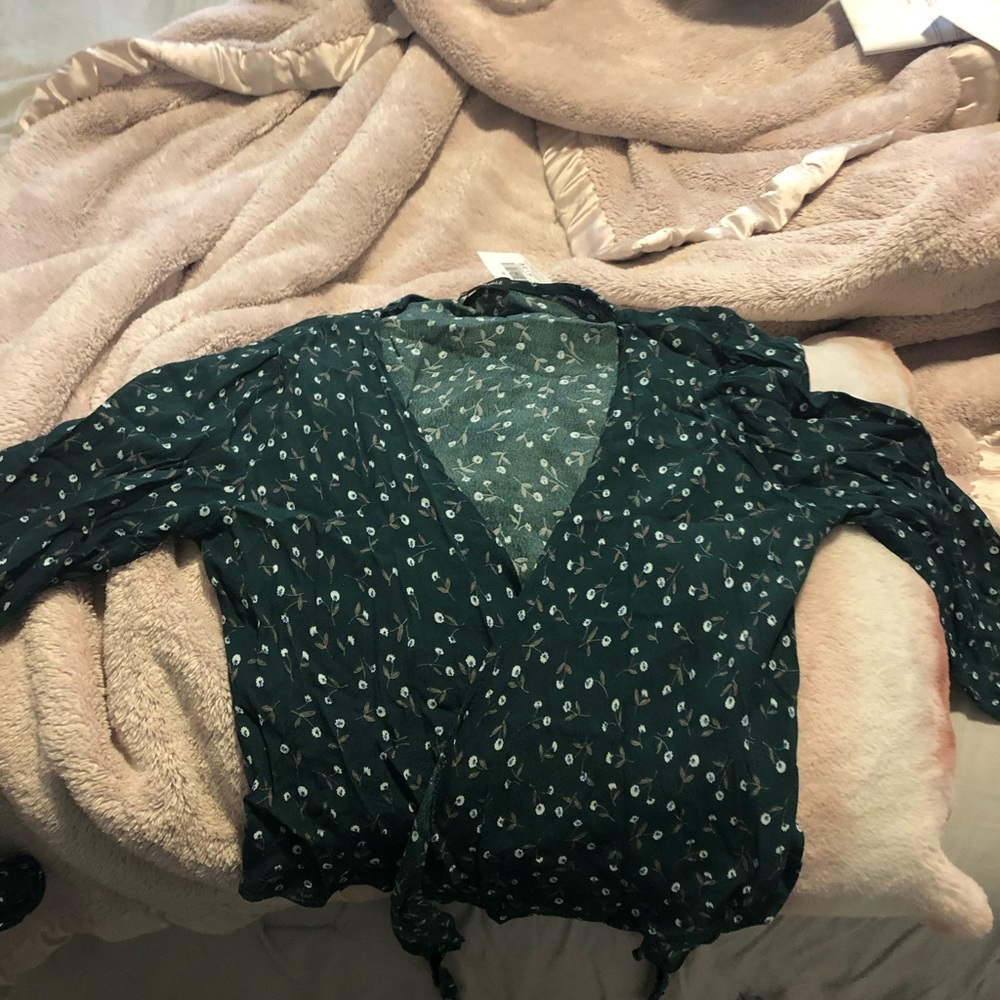 Green floral crosses top